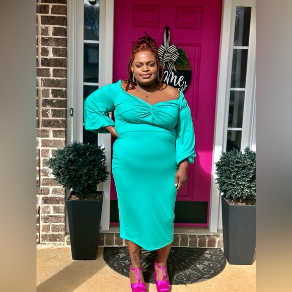 PLUS SIZE MIDI - Picture 2 of 3